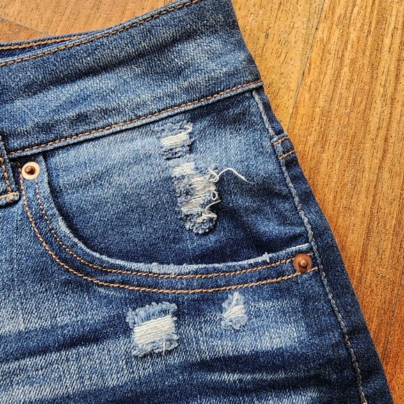 Time And Tru Mid-Rise Rolled Ripped Shorts Size 8 - Picture 4 of 11